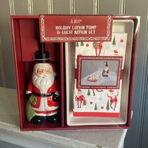 BNIB- 3 Piece Set- Ceramic Santa Soap Pump, 24 Hand Towels & Ceramic Towel Tray